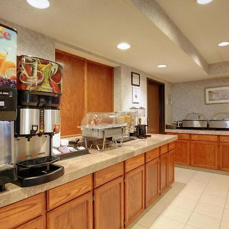Americas Best Value Inn And Suites Saint Charles Restaurant photo
