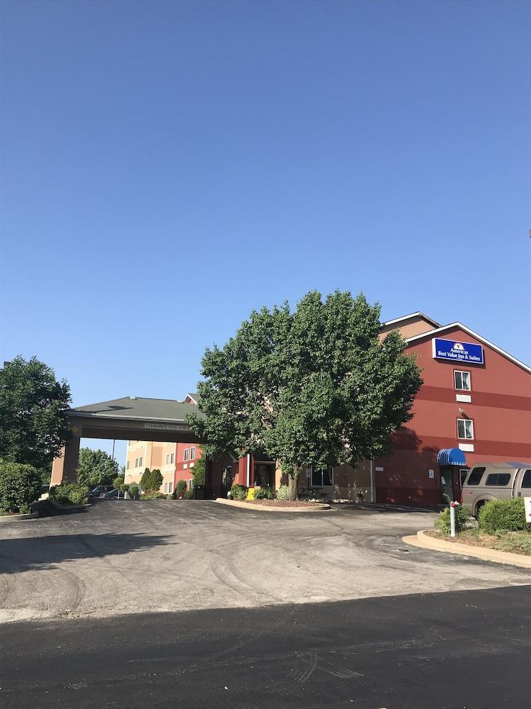 Americas Best Value Inn And Suites Saint Charles Exterior photo