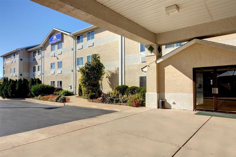 Americas Best Value Inn And Suites Saint Charles Exterior photo