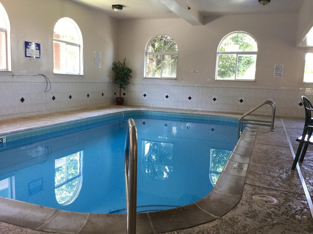 Americas Best Value Inn And Suites Saint Charles Exterior photo