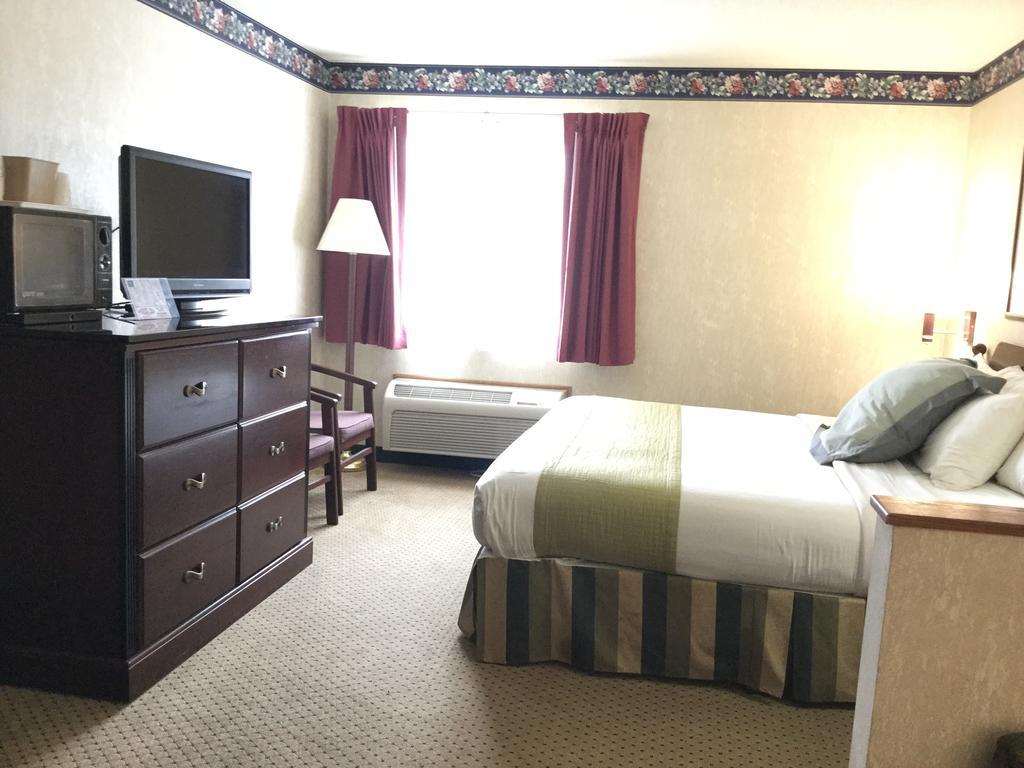 Americas Best Value Inn And Suites Saint Charles Exterior photo