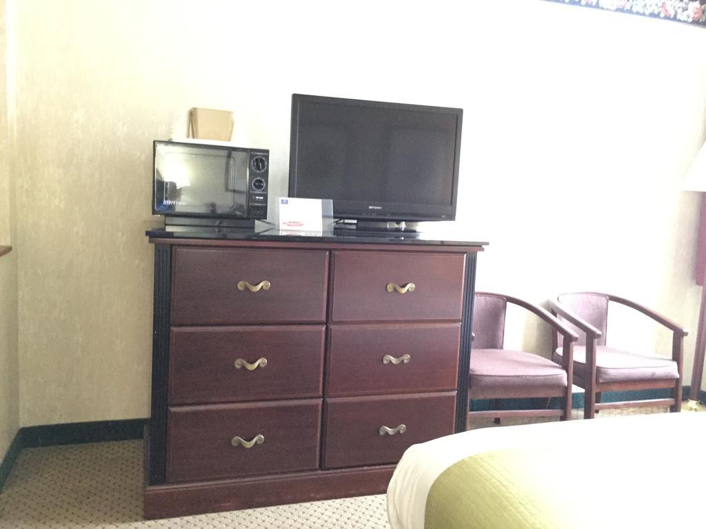 Americas Best Value Inn And Suites Saint Charles Exterior photo