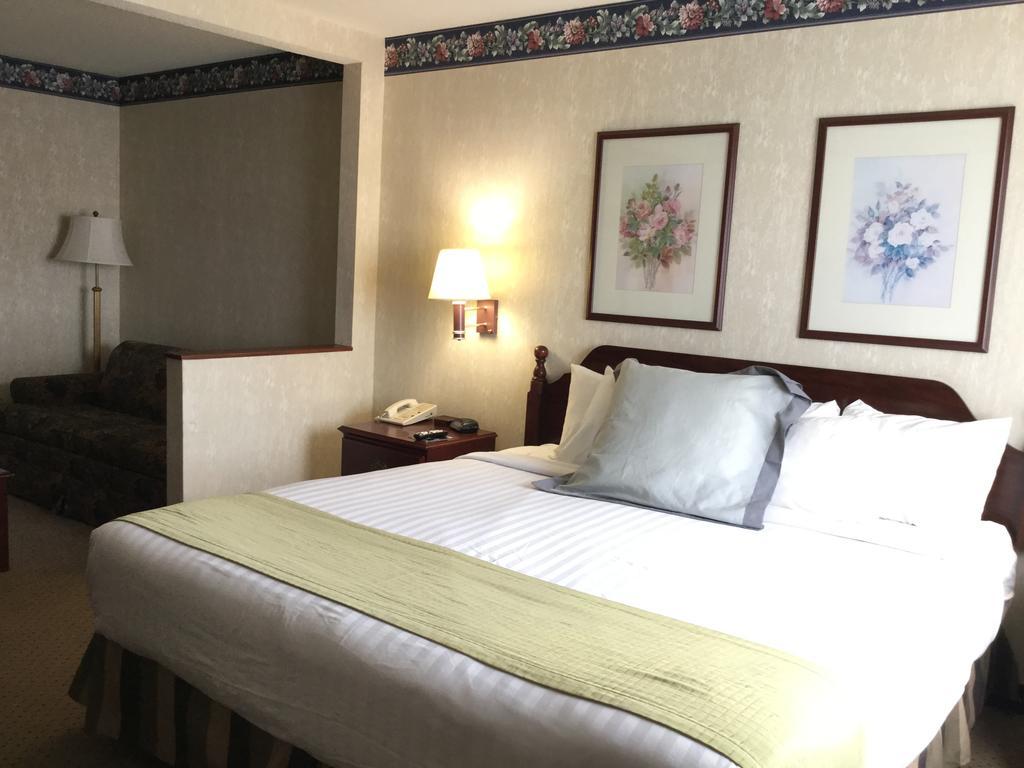 Americas Best Value Inn And Suites Saint Charles Exterior photo