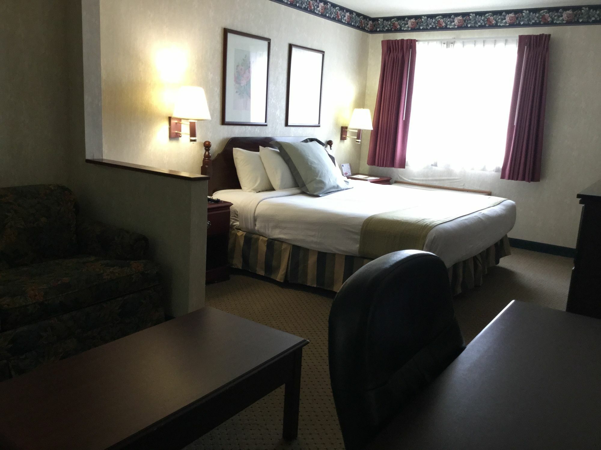 Americas Best Value Inn And Suites Saint Charles Exterior photo