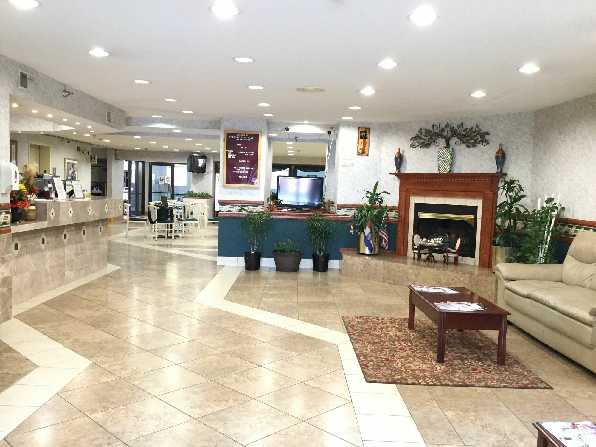 Americas Best Value Inn And Suites Saint Charles Exterior photo