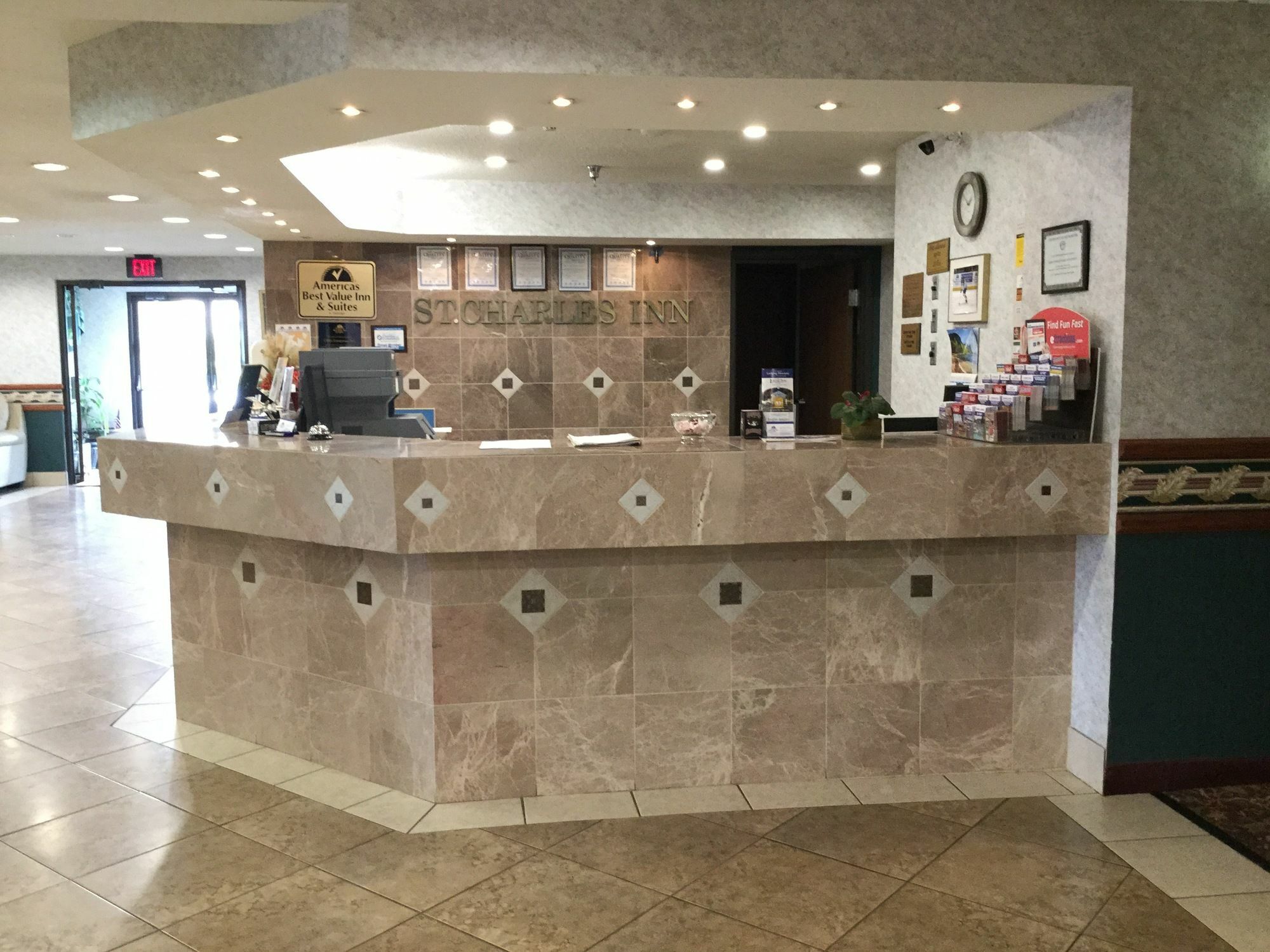 Americas Best Value Inn And Suites Saint Charles Exterior photo